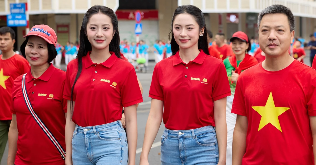 Hoa hậu Hà Trúc Linh, Á hậu Vân Nhi hòa cùng biển người nhuộm đỏ phố đi bộ Hồ Gươm