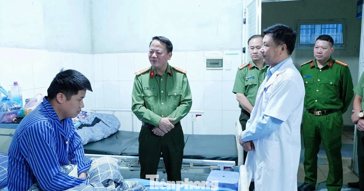 Đại úy Công an bị thương khi giải cứu cháu nhỏ bị đối tượng kề dao vào cổ