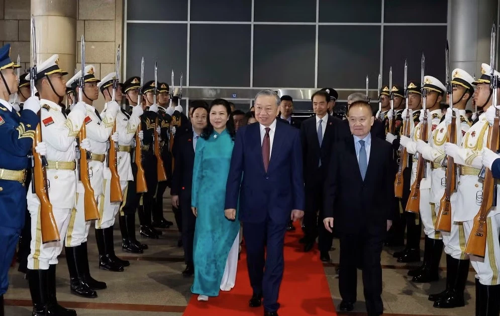 Tổng Bí thư, Chủ tịch nước Tô Lâm đi tàu cao tốc thăm Nam Ninh, Trung Quốc