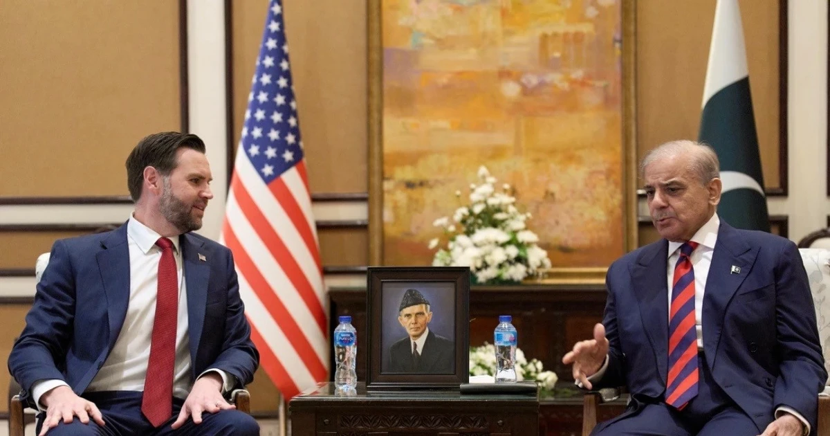 Iran cảnh báo cứng rắn sau khi Mỹ tuyên bố ‘dọn dẹp’ eo biển Hormuz