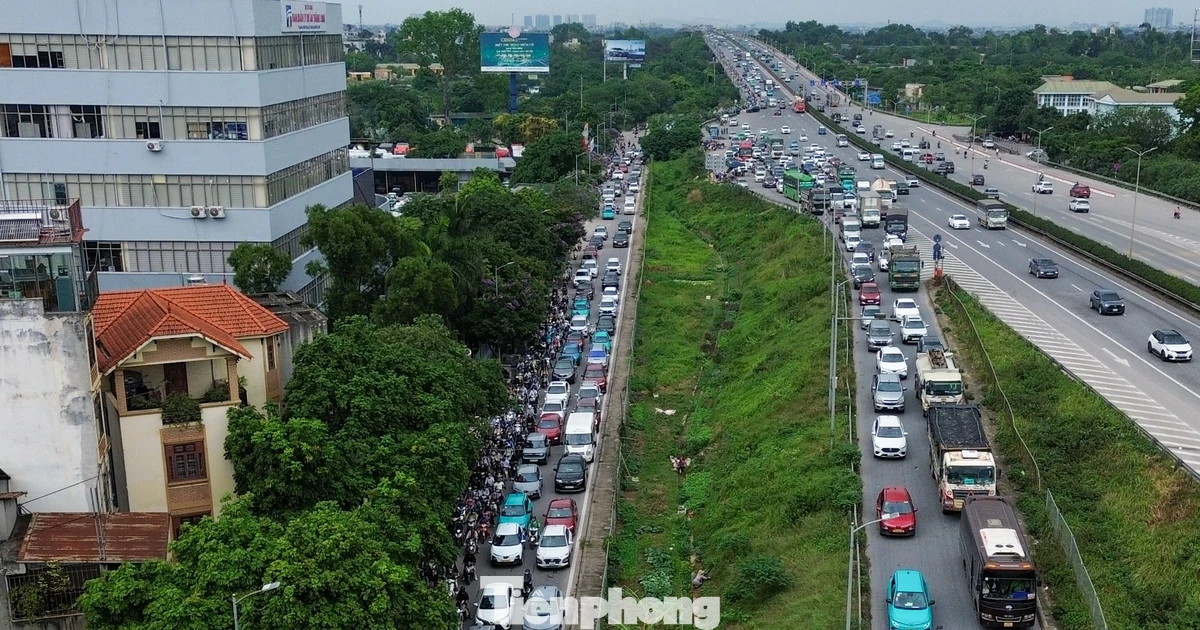 Dòng xe nghẹt thở trở lại Hà Nội sau kỳ nghỉ lễ, cầu Thanh Trì ùn dài 5 km