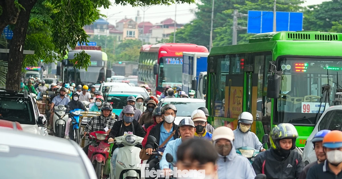 Dòng phương tiện nối dài trở lại Thủ đô sau kỳ nghỉ Giỗ Tổ