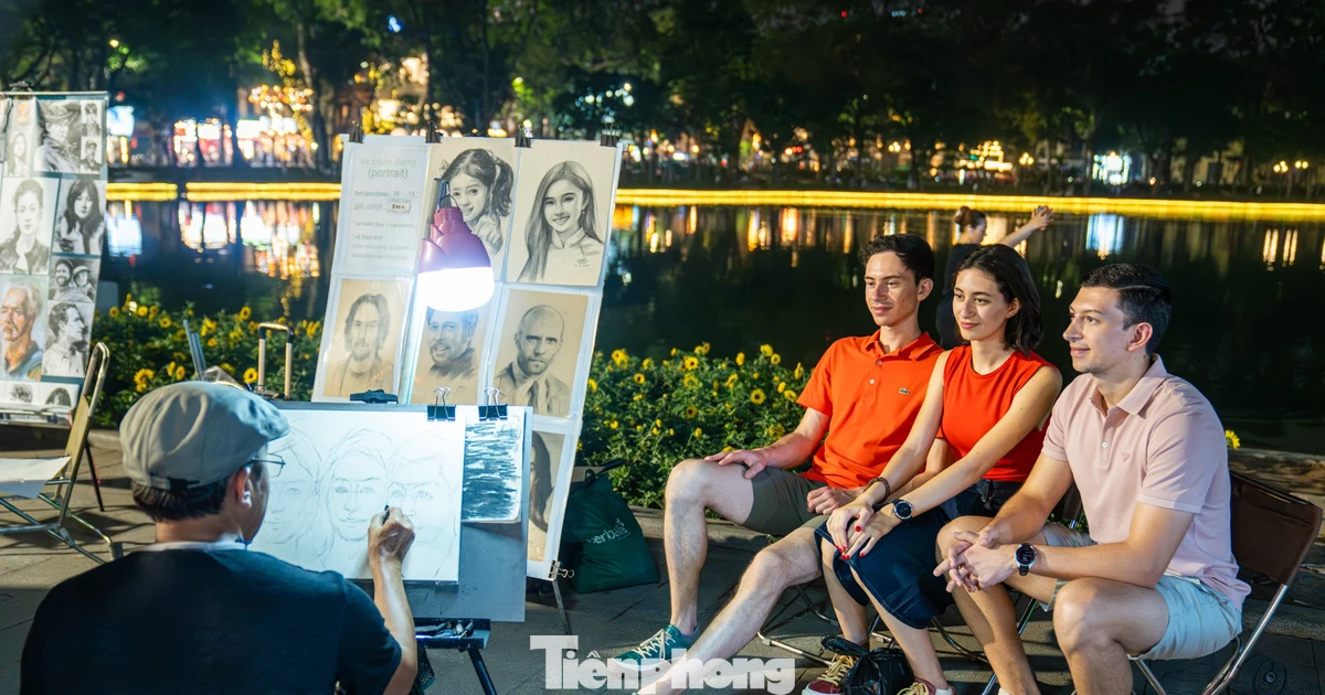 Diện mạo mới gây bất ngờ tại phố đi bộ Hồ Gươm