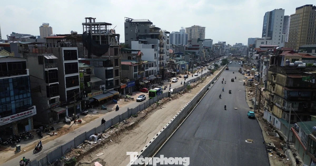 Cận cảnh 500m đường Vành đai 1 Hoàng Cầu - Voi Phục vừa hoàn thành thảm nhựa