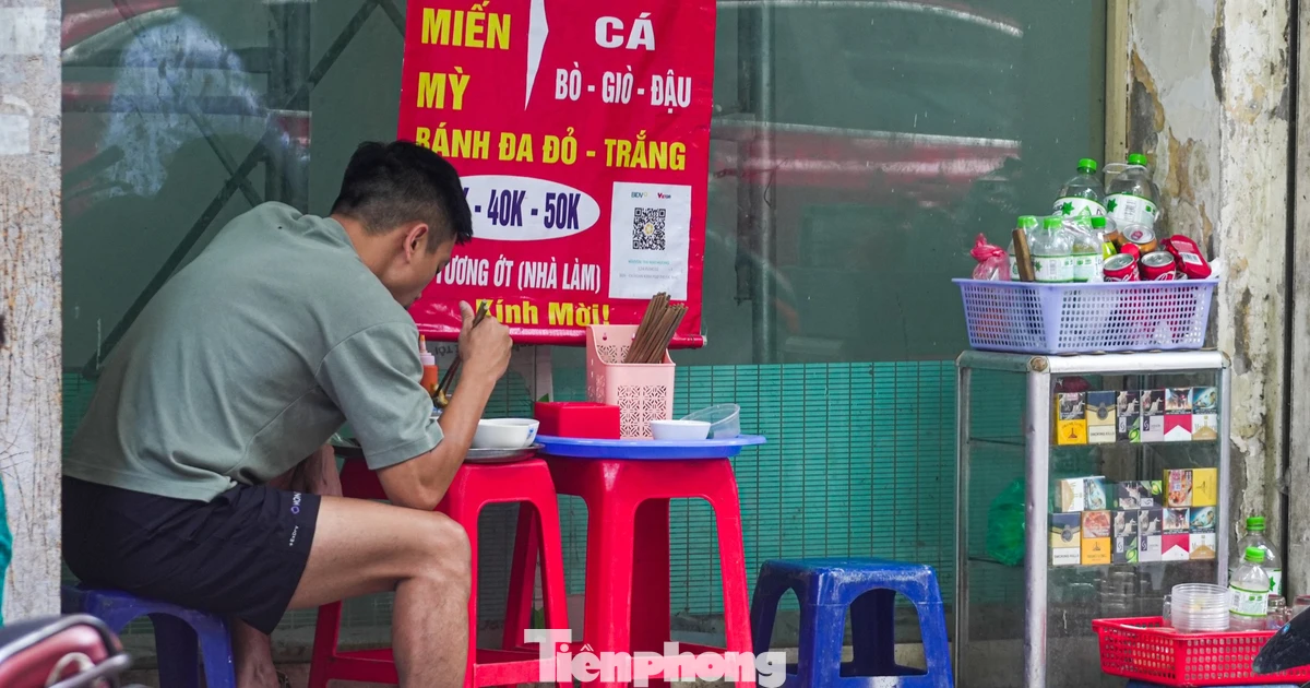 Thực khách ‘co cụm’ sau đợt siết vỉa hè ở Hà Nội