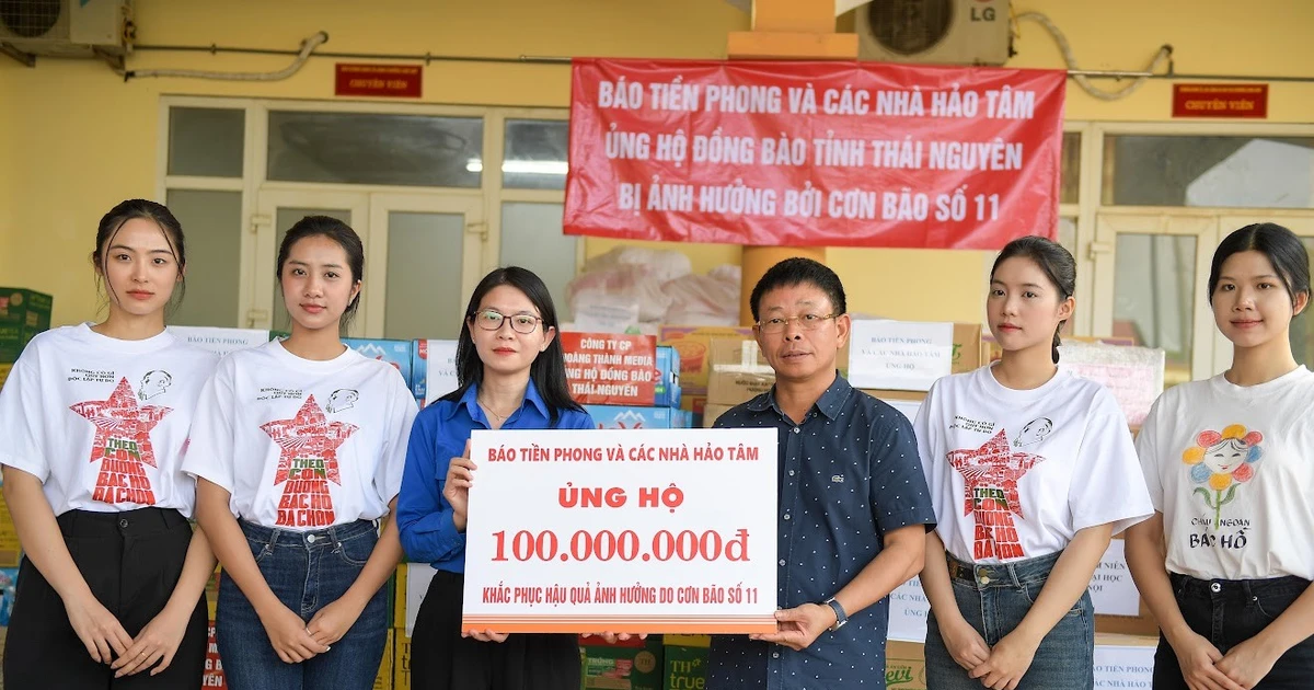 Báo Tiền Phong mang tấm lòng của nhiều nhà hảo tâm đến vùng ngập lụt Thái Nguyên