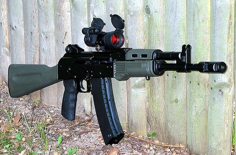 Ak Or Rong Chiêm ngưỡng 5 thế hệ dòng họ súng huyền thoại AK