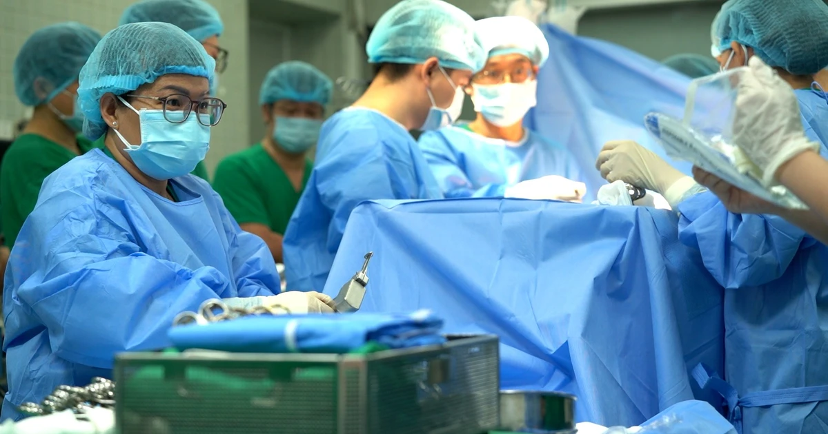 Bệnh viện đầu tiên tại Việt Nam đưa robot khử khuẩn vào phòng mổ