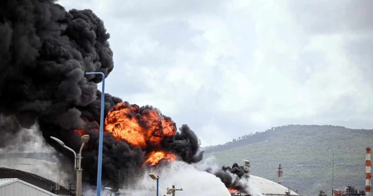 Iran thông qua luật thu phí tàu ở eo biển Hormuz, Tổng thống Trump đe dọa tung đòn xóa sổ