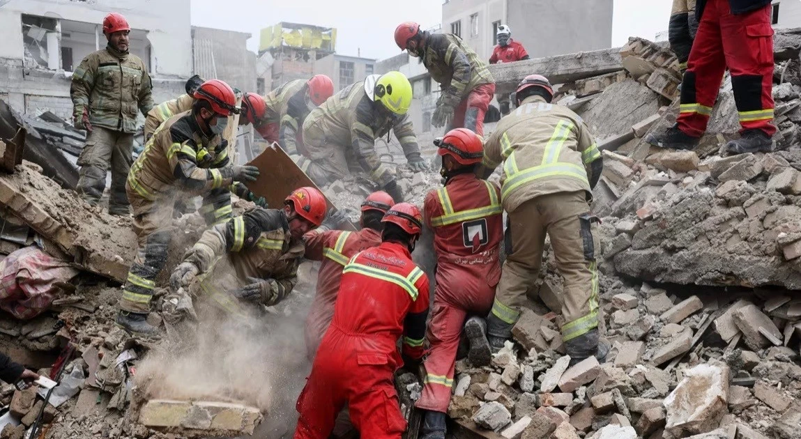 Cố vấn lãnh tụ tối cao Iran tuyên bố chiến tranh tiếp diễn đến khi Iran được bồi thường