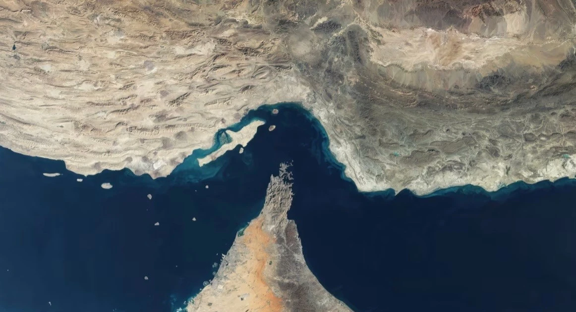 Iran chuẩn bị kiếm tiền từ việc kiểm soát eo biển Hormuz
