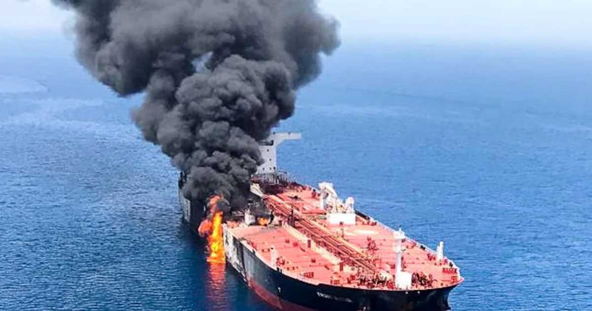 Nhiều tàu trúng đạn ở eo biển Hormuz