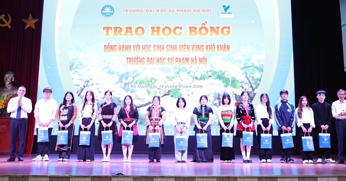 16 sinh viên nhận học bổng đồng hành cùng học sinh, sinh viên vùng khó khăn