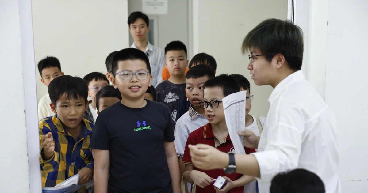 Những chiến binh 'nhí' hào hứng với AIMO