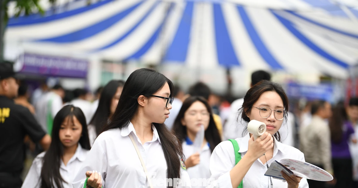 Công bố phổ điểm 5 tổ hợp truyền thống xét tuyển đại học