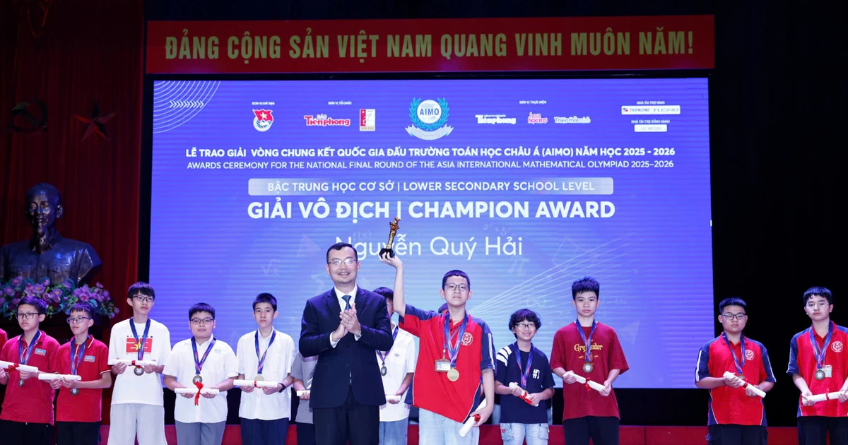 Hành trình vượt hàng trăm cây số về Thủ đô của những 'nhà toán học tương lai'