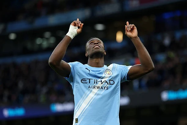 Man City nhọc nhằn vượt ải Salford, tân binh Guehi ghi dấu ấn