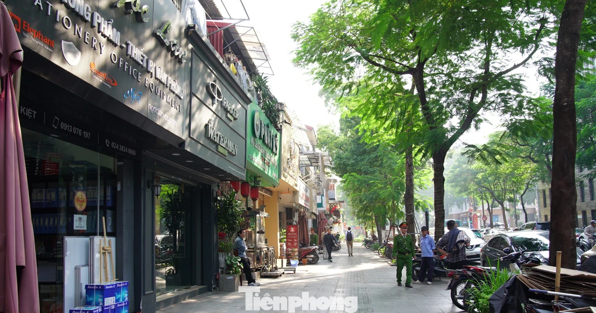 Ba phường kiểu mẫu ở trung tâm Hà Nội đồng loạt gỡ mái che, dẹp vỉa hè