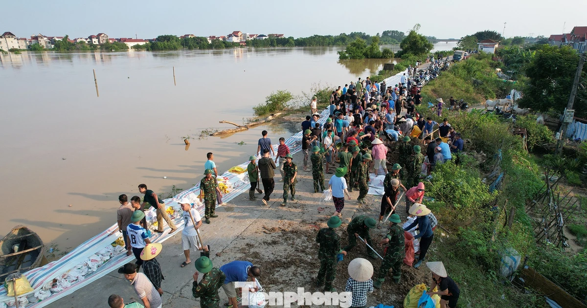 Nước sông Cầu vượt báo động 3 hơn 2 mét, Hà Nội thông báo khẩn cấp di dời dân