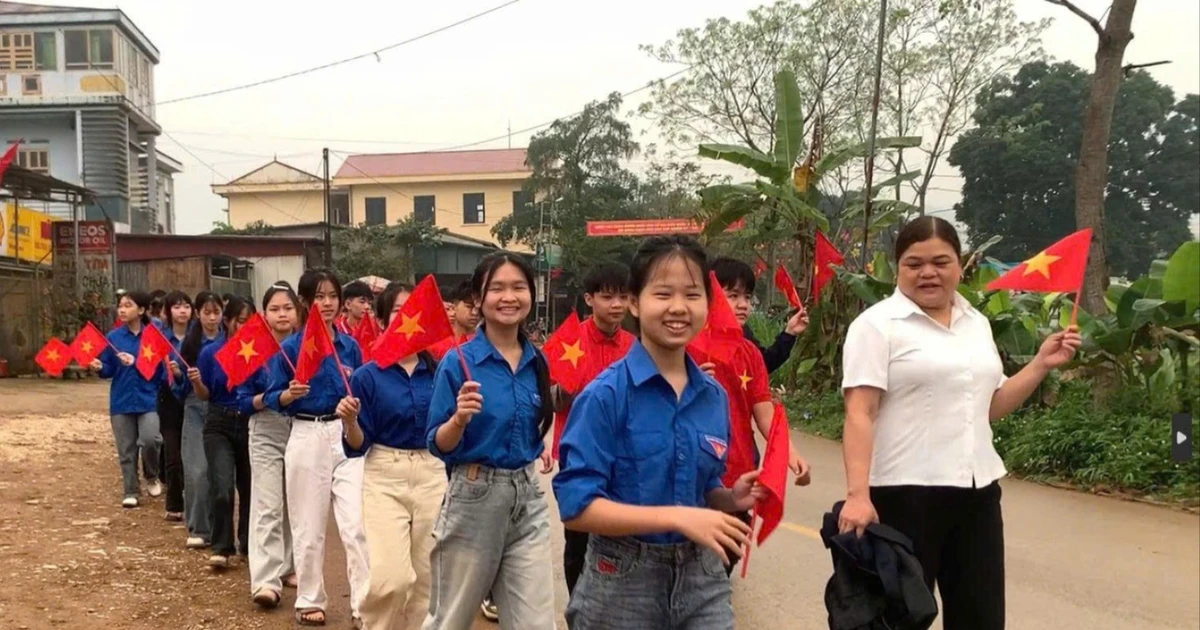 'Áo xanh' Tuyên Quang lan tỏa không khí sôi nổi ngày hội lớn của toàn dân