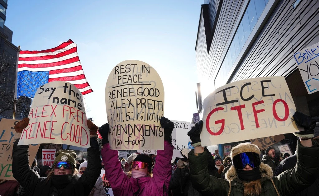 Cựu Tổng thống Mỹ Obama gọi vụ ICE bắn chết y tá là ‘hồi chuông cảnh tỉnh’