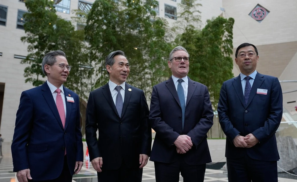 Thủ tướng Anh nói ‘không thể vùi đầu vào cát’ sau cảnh báo của Tổng thống Trump