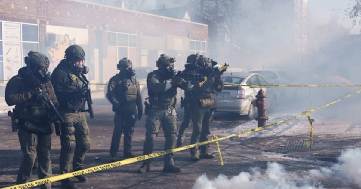 Ecuador tố đặc vụ chống nhập cư Mỹ cố gắng xông vào lãnh sự quán