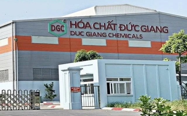 Sắc đỏ bao trùm, cổ phiếu Hoá chất Đức Giang vẫn tăng kịch trần