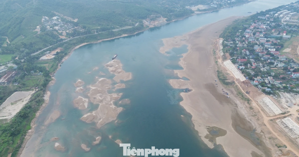 Sông Đà cạn nước, cát trắng lộ ra: Cảnh đẹp hiếm thấy, nỗi lo hiện hữu
