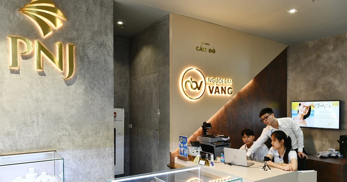 PNJ tăng trần sau cú sốc, Thế Giới Di Động bất ngờ giảm sàn
