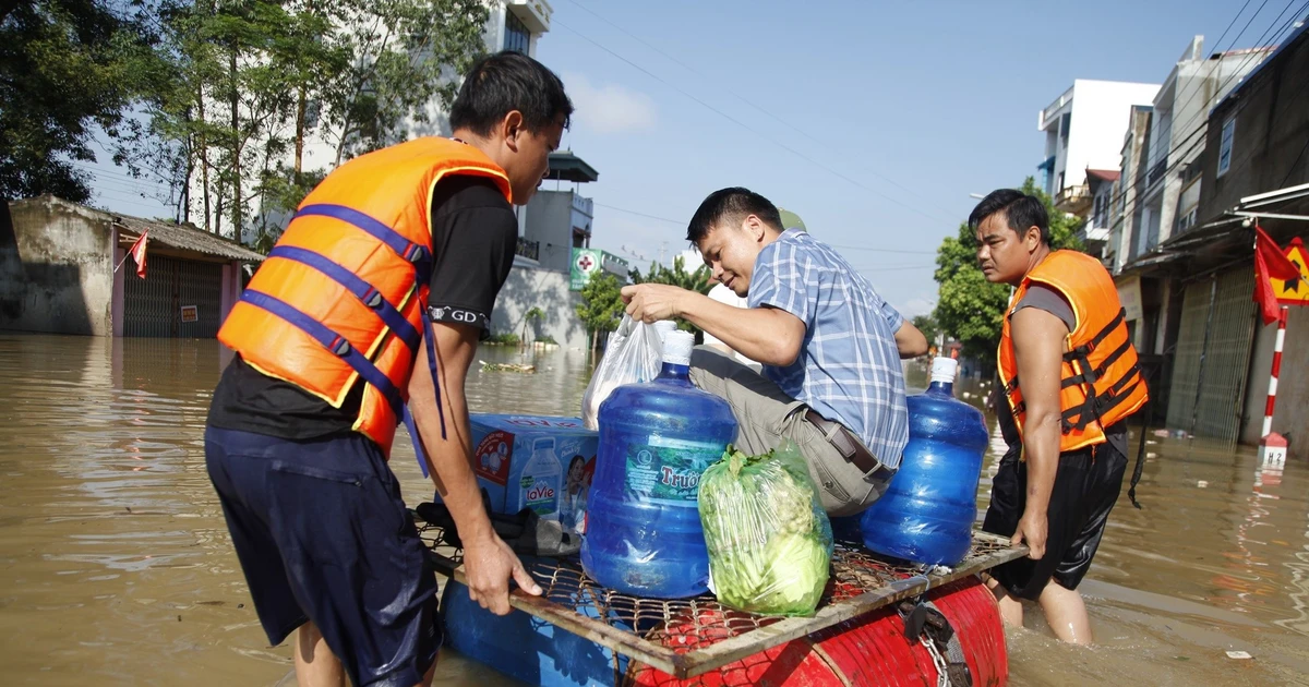 Vẫn còn hơn 12.000 nhà bị ngập do mưa lũ