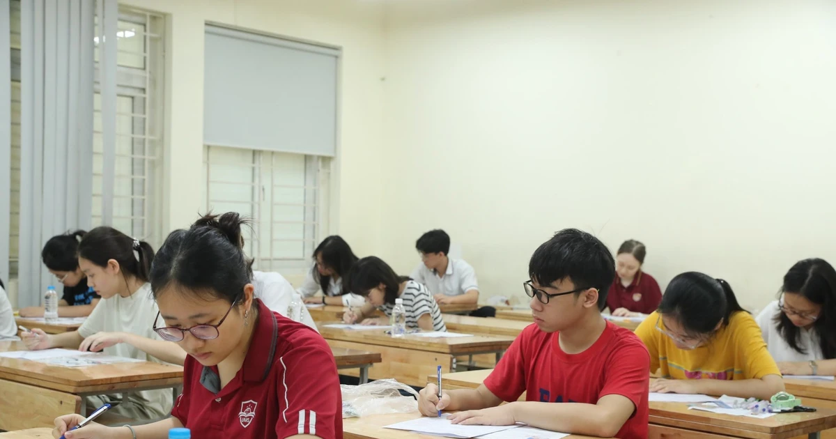 Đặt nguyện vọng lớp 10 ở Hà Nội như chơi 'chứng khoán', phụ huynh liên tục thay đổi, tháo chạy