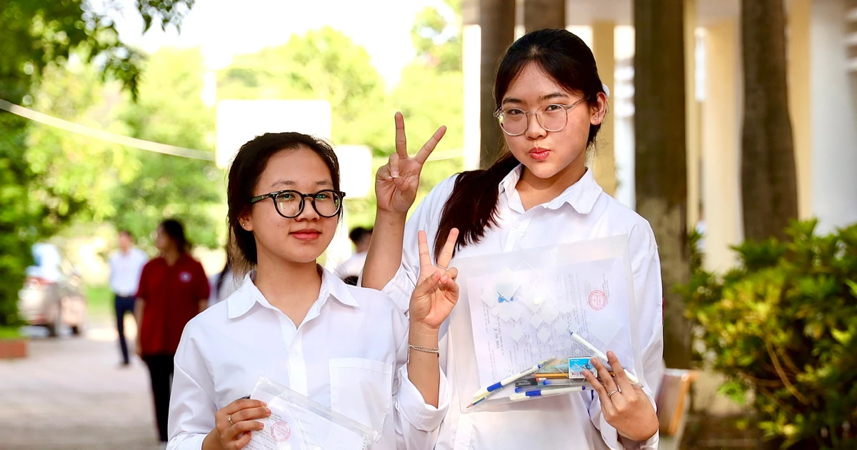 Tránh tình trạng thí sinh gào khóc ở cổng điểm thi vì đến muộn