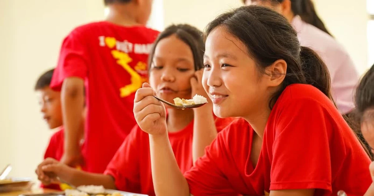 Thịt lợn bệnh vào bếp ăn bán trú: Hiệu trưởng lo thực phẩm bẩn trà trộn