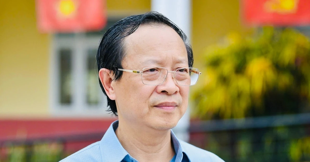 Thường trực Bộ GD&ĐT Phạm Ngọc Thưởng căn dặn các em học sinh trước giờ thi tốt nghiệp THPT