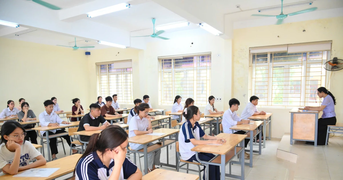 Hơn 5.000 thí sinh bỏ thi Ngữ văn, 8 em bị đình chỉ
