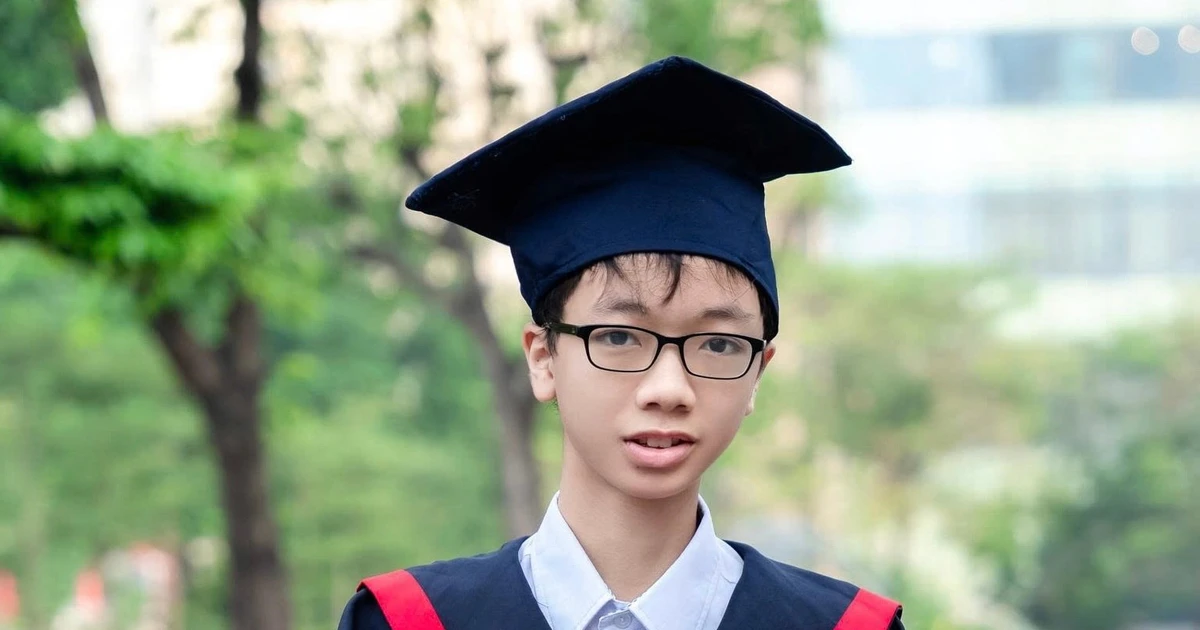 Thủ khoa Toán Trường THPT Chuyên Đại học Sư phạm: Bố dọa cắt cầu dao vì học muộn