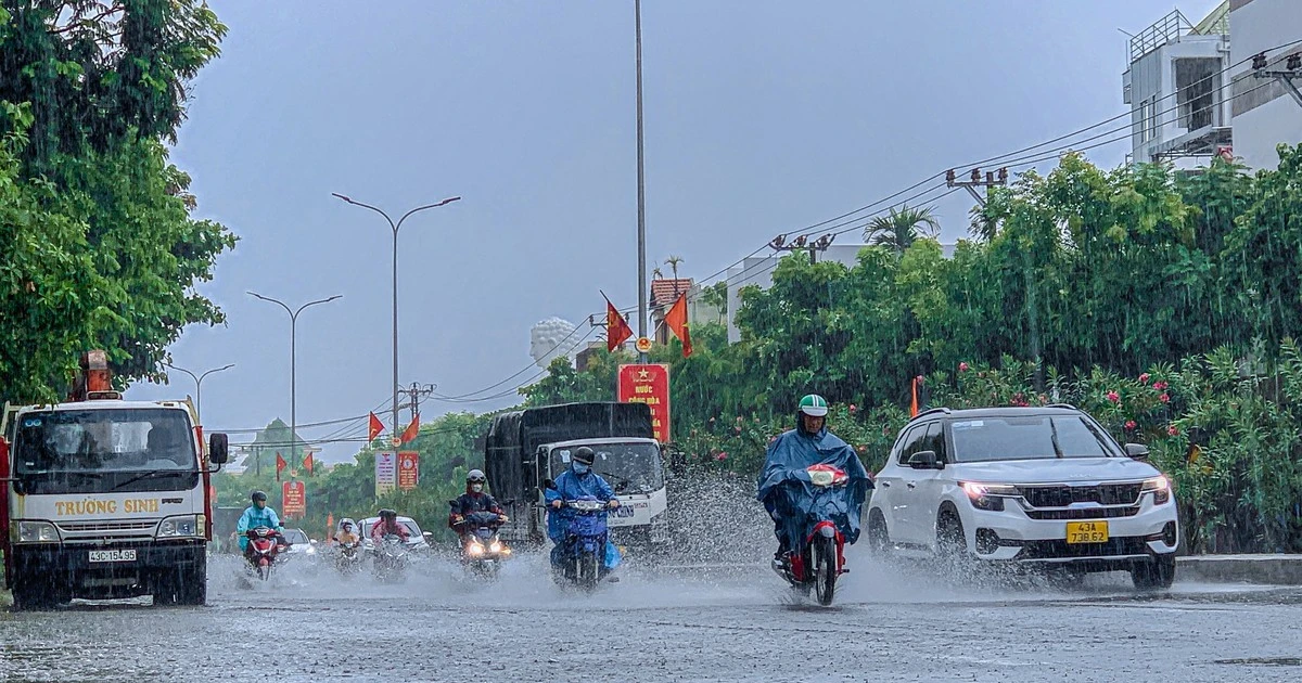Vùng tâm mưa dịch chuyển ra Huế - Đà Nẵng