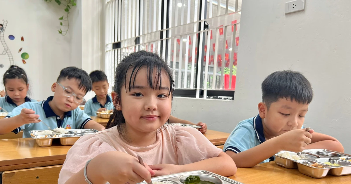 Dạy học 2 buổi/ngày: Phụ huynh ‘khổ vì đón con’, trường loay hoay tìm giải pháp