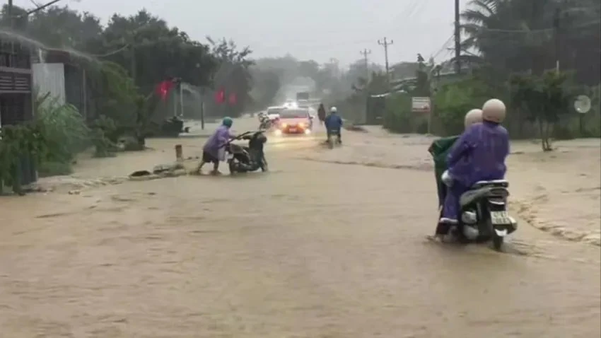 Sông Ba lũ lịch sử, ban bố rủi ro thiên tai cấp 4 ở Đắk Lắk