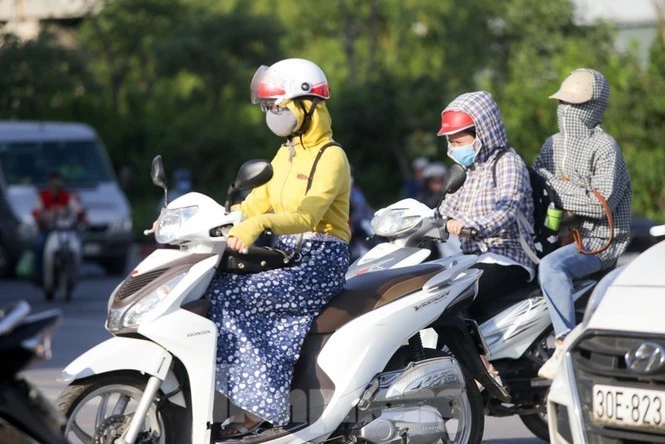 Miền Bắc tăng nhiệt, trời nóng như đổ lửa
