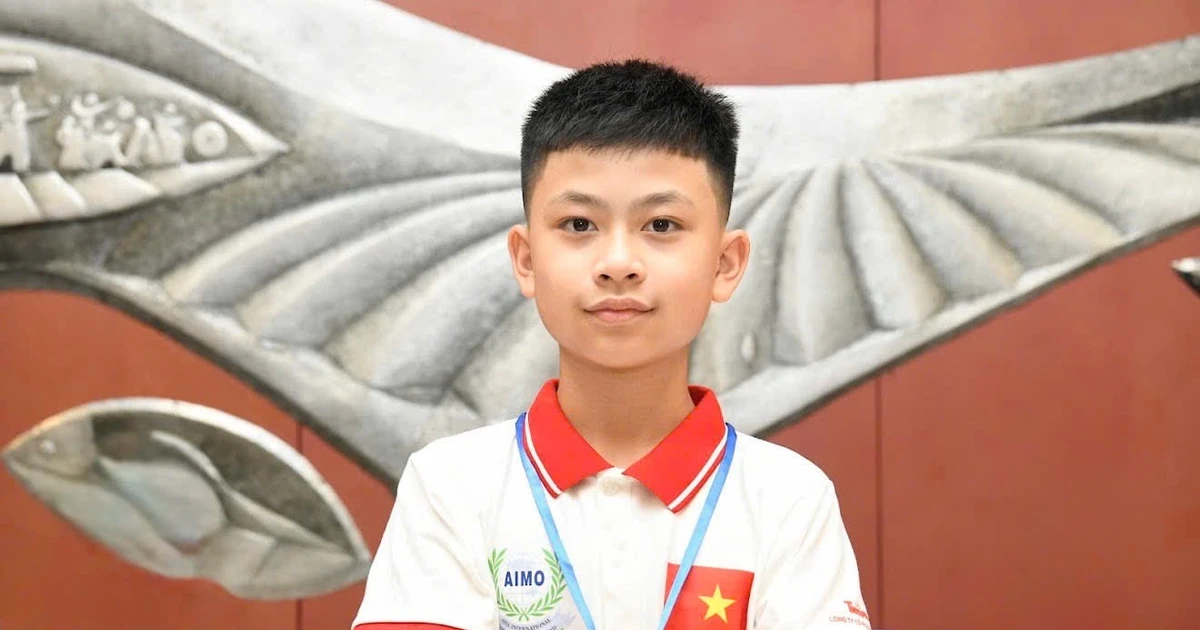 Nam sinh xin rời giường bệnh giành Huy chương Bạc toán quốc tế