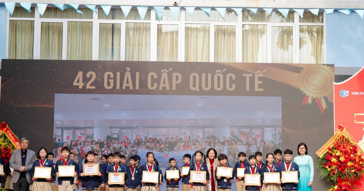 Trường tiểu học Đoàn Thị Điểm nhận Danh hiệu Anh hùng Lao động