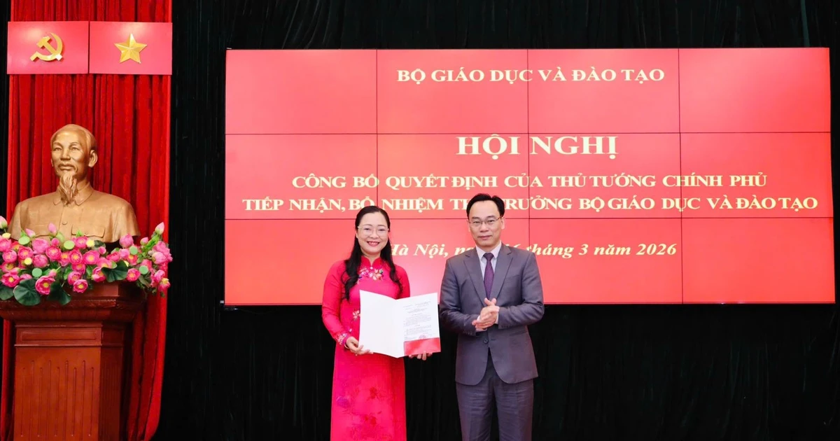 Bộ GD&ĐT công bố quyết định tiếp nhận, bổ nhiệm Thứ trưởng