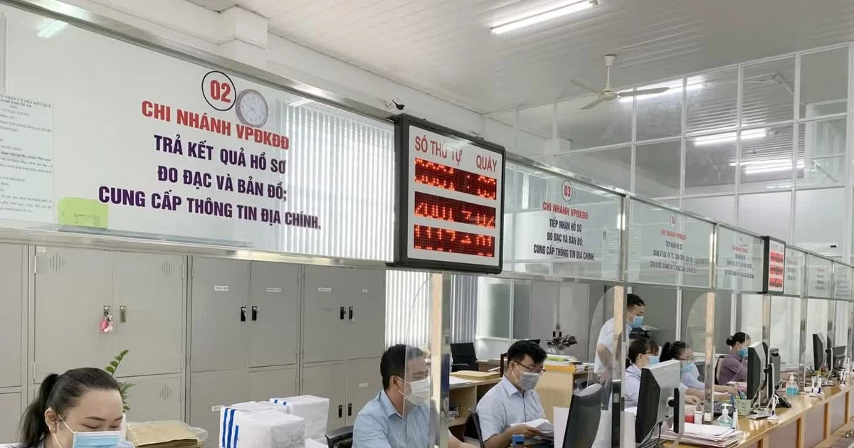 Cán bộ cấp sổ đỏ tối đa 5 năm phải chuyển công tác