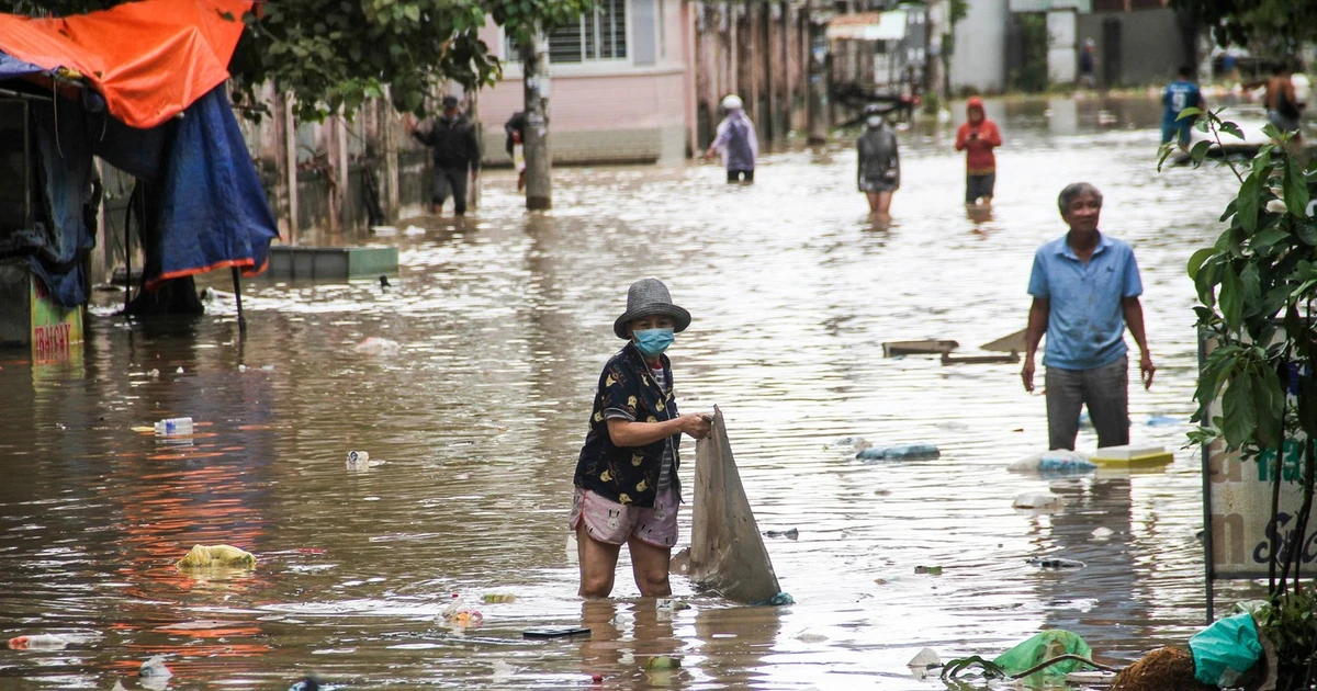 Mưa lũ làm 85 người chết và mất tích, người dân đang cần thuốc men, hoá chất