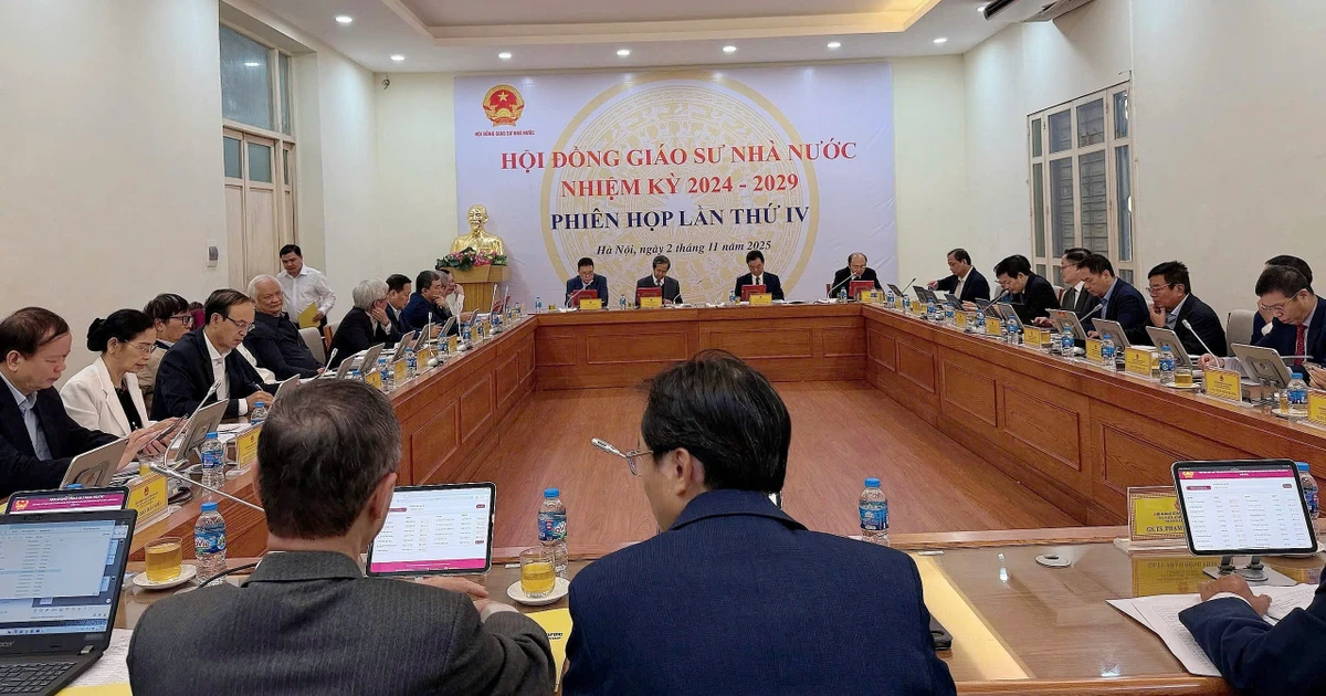 Đề xuất áp mức lương 'chuyên gia cao cấp' đối với giáo sư: Bộ Nội vụ nói gì?