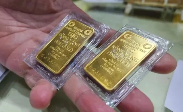 Giá vàng đi ngang, nên mua hay bán?