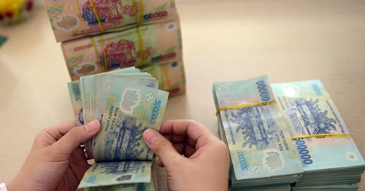 Lãi suất huy động tăng cao, vì sao ngân hàng vẫn 'khát' vốn?