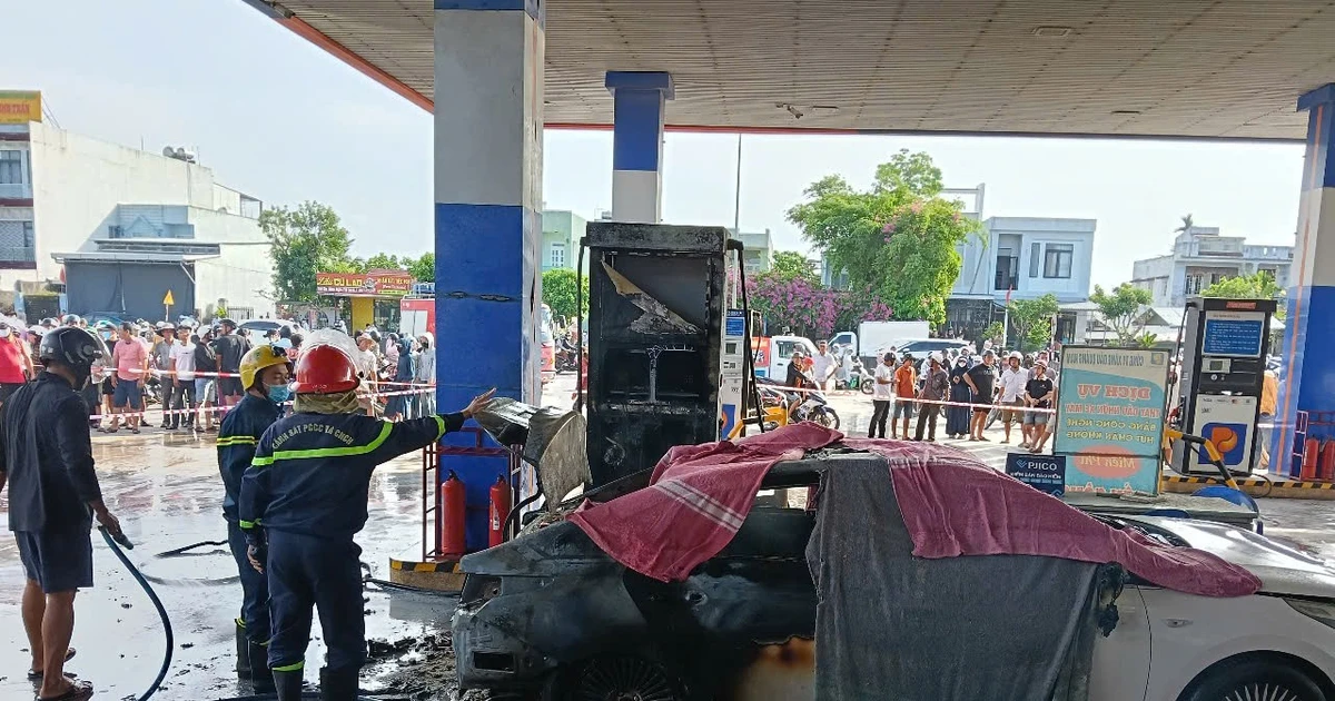 Ô tô bốc cháy ở cây xăng, hai người tử vong